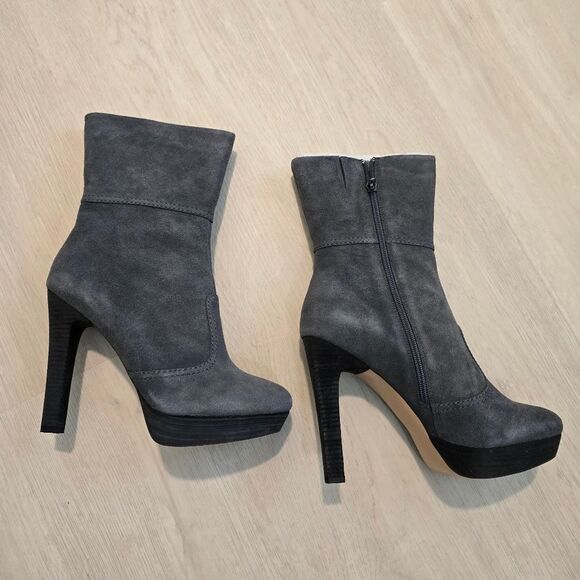 BCBG Max Azria Boots Heels Suede Grey Aubrey SZ 9.5 - Picture 2 of 6